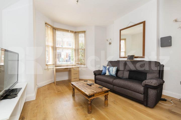 Modern Apartment Suitable for Sharers Stanlake Road, Shephrerds Bush